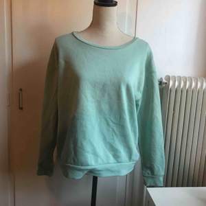 Mintgrön sweatshirt köpt på Primark i London, storlek 42. Möts upp i Skellefteå, annars fraktar jag.❇️(30+frakt)❇️