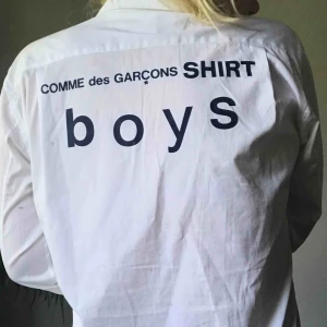  - 😈Skjorta från Comme Des Garcons 😈 Knappt använd  Kan fraktas ❣️Möts upp i Sthlm ❣️