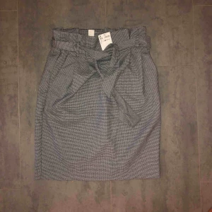 - Jättefin pennkjol från H&M Aldrig använd 