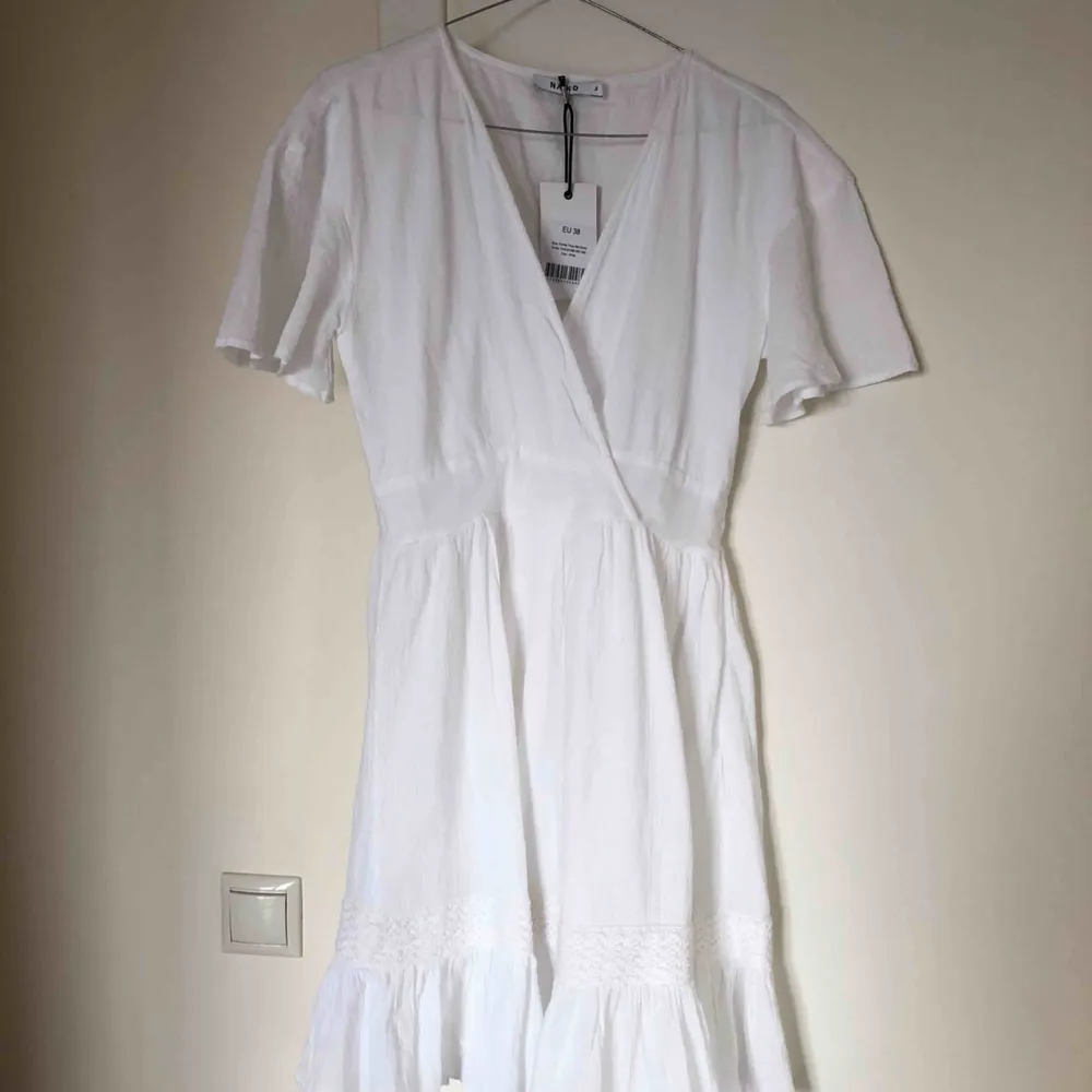 Så snygg helt ny klänning från NAKD är tyvärr lite för liten för mig. Passar perfekt till sommaren. Frakt ingår ej.   REA: 250 kr. Klänningar.