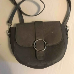  - Väska från H&M knappt använd och i gott skick