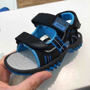  - Helt nya barnskor i stl 26