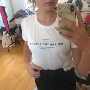  - T-shirt från gina Normal storlek  Frakt tillkommer