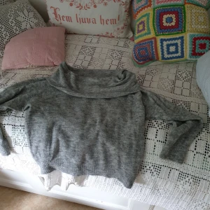  - Fin och skön off shoulder tröja 