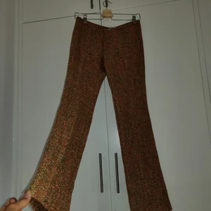  - Fantastiska Guess byxor som jag tyvärr är alldeles för små för mig  Finns inga dumma frågor, så våga fråga :)  Har massor av annonser ute så kolla in, jag samfraktar gärna! Fraktar spårbart om så önskas, kan också mötas upp i Stockholm