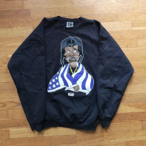  - Booger Kids tröja i storlek M, med tryck föreställande Asap Rocky i Beavis and Butthead stil. Ett måste!! I bra skick, inga defekter. Köparen står för eventuell frakt.