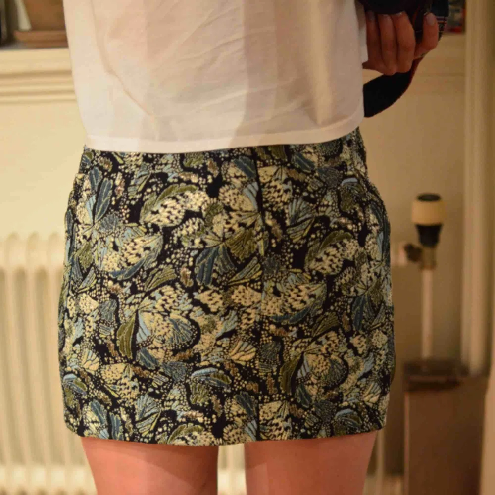 Så snygg kjol från Zara! Som en strl XS, för liten för mig som är en S. Frakt 45 kr eller möts upp i Göteborg.. Kjolar.