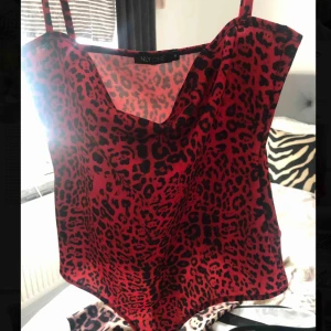  - Body från Nelly NLYONE i storlek M. Använd 1 gång. Gratis frakt! 