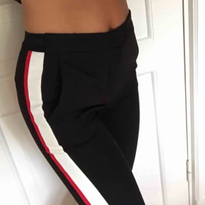  - Ett par mycket fina kostymbyxor med stripe. Använda 1 gång 