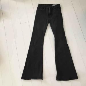 - Riktigt vida jeans från Crocker! Storlek 26/32