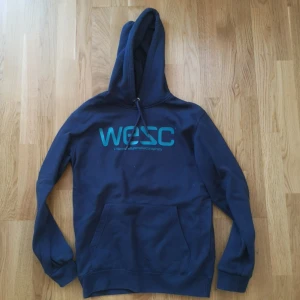  - Hoodie från We are the superlative conspiracy  Kan mötas i Stockholmstrakten alternativt betalar köparen för frakten 