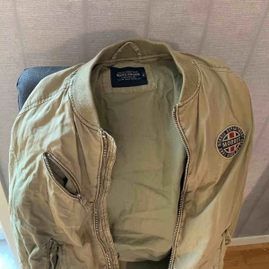  - Medium lite vintage still och militär stuk Morris vår jack 2år gammal 