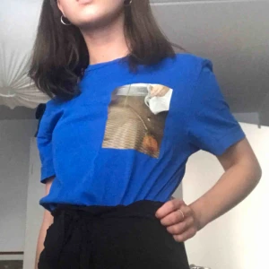  - Ascool t-shirt från weekday från någon collab tror jag!! Tryck på fram och baksida. Möts ENDAST upp i stockholm, fraktar ej! 