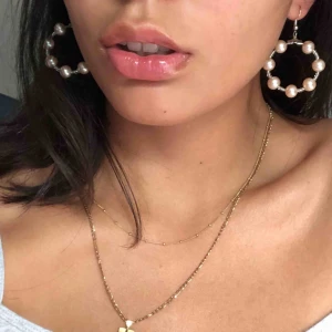  - Fina pärlörhängen! Frakt ingår🌟