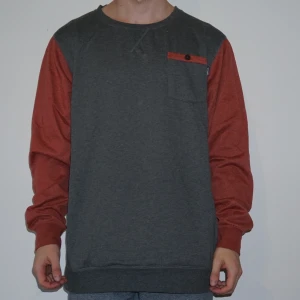  - Unik tjocktröja från RipCurl. Har bröst och magficka. Aldrig använd. 