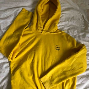  - MYSIG HOODIE FRÅN CHEAP MONDAY. Storlek L, frakt + 60kr. Ord pris 600kr 