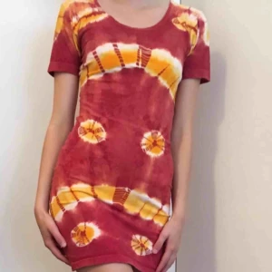  - Klänning i stretchigt material