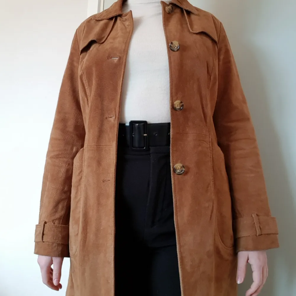 Suede coat, used moderately. Flattering model with marked waist. Bought for around 1000 sek, and im selling it only because i have more coats than i can use :)  Can meet up in uppsala or ship to other places, buyer pays for shipping.  . Jackor.