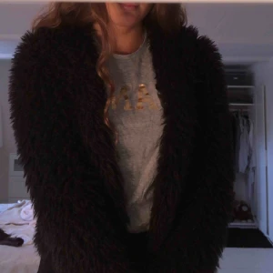  - En kofta men kan även användas som jacka i höst. Varm o gosig