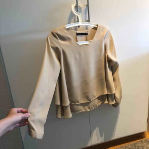  - Fin blus från Zara Priset är inklusive frakt 