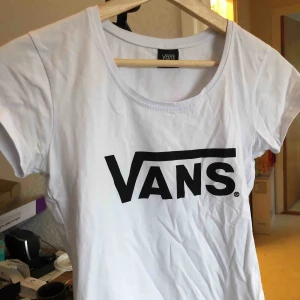  - fake vans tshirt, aldrig använd och bra kvalitet för att va fake:)