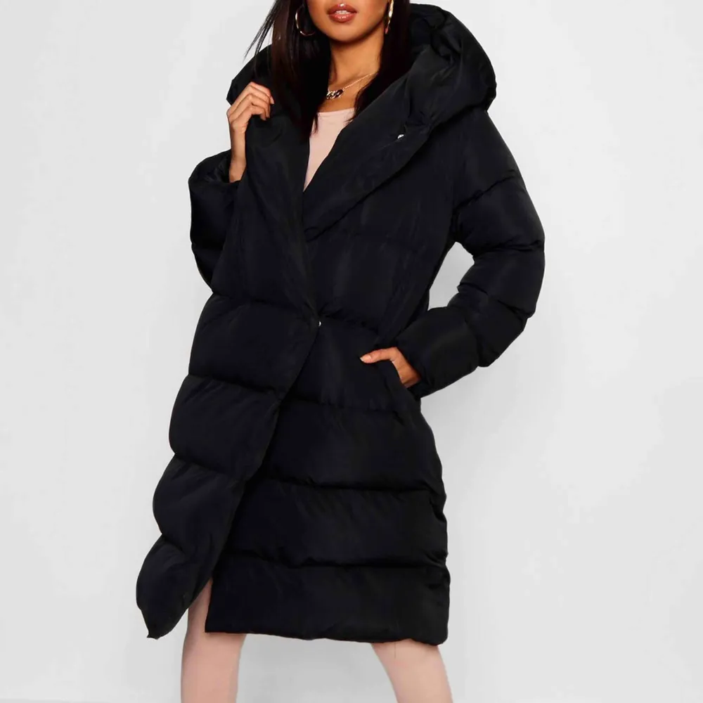 Wrap Duvet Coat från Boohoo i storlek 36. Oversize i modellen. 100% polyester. Väldigt skön och snygg. . Jackor.