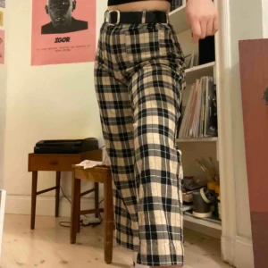  - Jättesnygga byxor från monki som aldrig kommit till användning. Kan mötas i Stockholm eller skicka! 