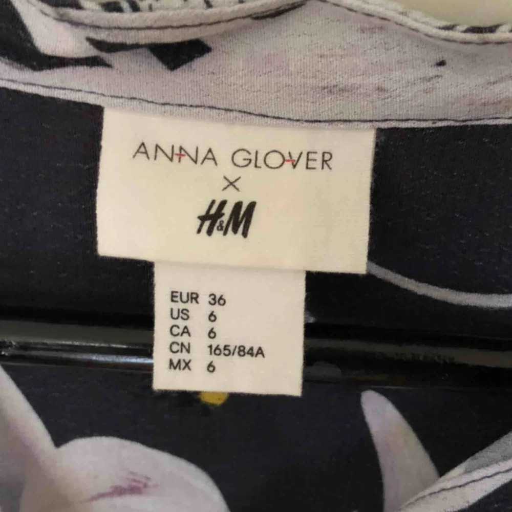Klänning från H&M x Anna Glover. Använd 1 gång. Frakt tillkommer.. Klänningar.
