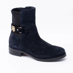  - Dessa stiliga höstskor kan jag tyvärr inte använda pga fel passform för mina väldigt breda fötter. Storleken är normal, har använt fåtal gånger men har inga fläckar etcetera. Nypris ca 1800 i butik. Pris kan diskuteras vid snabb affär och skickar även. (Lånad bild)