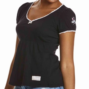  - Säljer en fin Odd Molly t-shirt i mycket bra skick. Endast använd ett fåtal gånger. 