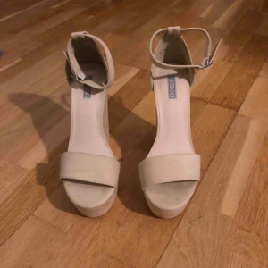  - Fint skick, oanvända. Skickas i original kartong. Frakt tillkommer. Nypris 399kr 