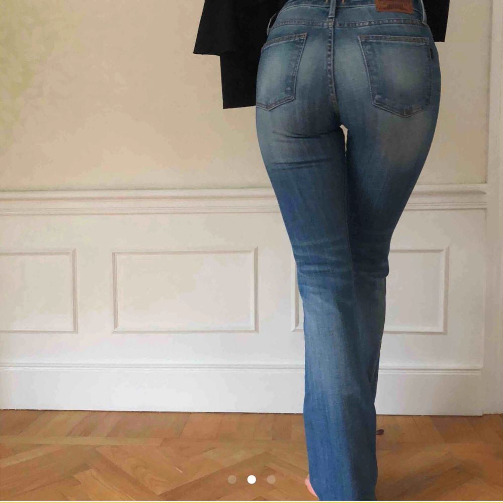 Snygga jeans från crocker med ett hål som jag klippt själv! Jag är 170cm lång😊. Jeans & Byxor.
