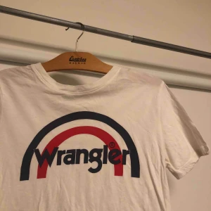  - Retro wrangler t-shirt, ändats använd ett fåtal gånger  Frakt tillkommer😘
