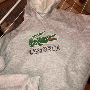  - Fint skick, köptes på kidsbrandstore i somras. Storlek 176 men passar S då jag är det.  300kr inklusive frakt. 