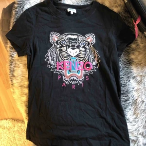  - T-shirt svart kenzo 