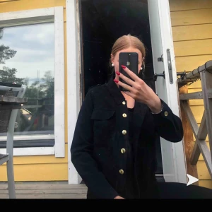  - Jätte fin jacka från bubbleroom i stl 40/42 men sitter som en S. Prislappen sitter kvar och den är helt oanvänd. Nypris 399:-