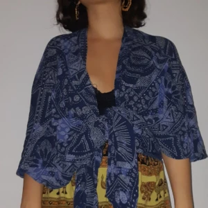  - Jätte fin svalkande tunika med fina mönster på🌠🖤💙👼🌜