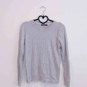  - Fin stickad tröja i stl L nu till hösten och vintern!!!💕 I jätte skönt material!  Möts upp i närområdet!!