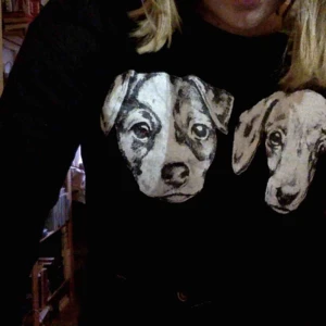  - söt svart croptop med två hundar, från monki, storlek S jag är storlek M