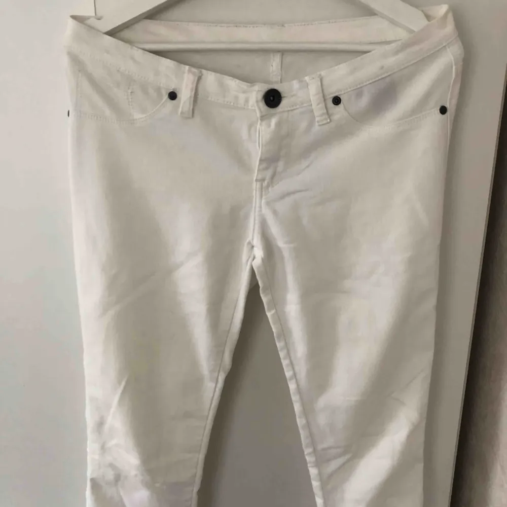 DR DEMIN vita jeans i storlek M. Frakt tillkommer. . Jeans & Byxor.