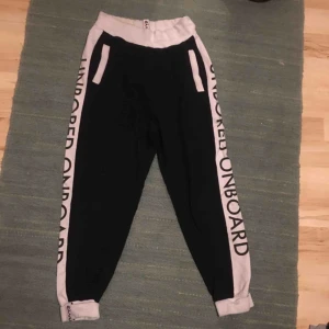  - Junkyard mjukisbyxor Betalning sker via swish och köpare står för ev frakt 