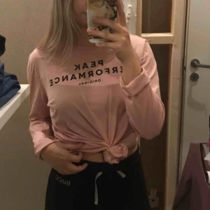  - Peak långärmad tröja äkta. Kan frakta. Den är aldrig använd.