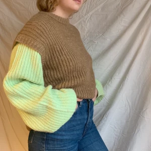 Stickad Tröja - super ball oversized stickad tröja från ENVII X FREJA WEWER💚 Super bra skick!  (köparen står för frakt, kan även mötas upp i gbg) 💚💚 