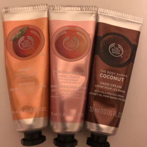 Handkräm - Tre handkrämer från the body shop i dofterna mango, pink grapefuit och coconut. De är ytterst lite använda. 10kr styck eller alla för 25kr. Frakt ingår inte.