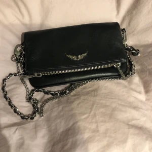 Zadig et Voltair  - NYSKICK på Zadig väska, en liten, perfekt för utgång !!! Kan mötas upp i Malmö eller så skickas den. Svart liten, perfekt!! ⭐️