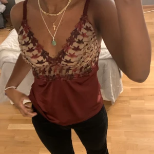 Linne  - Ett linne som är köpt secondhand men passade inte riktigt som jag hade tänkt.. 