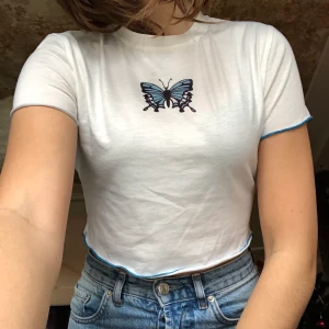Tröja med fjäril - Söt topp från Shein, använd en gång. Storlek s:)