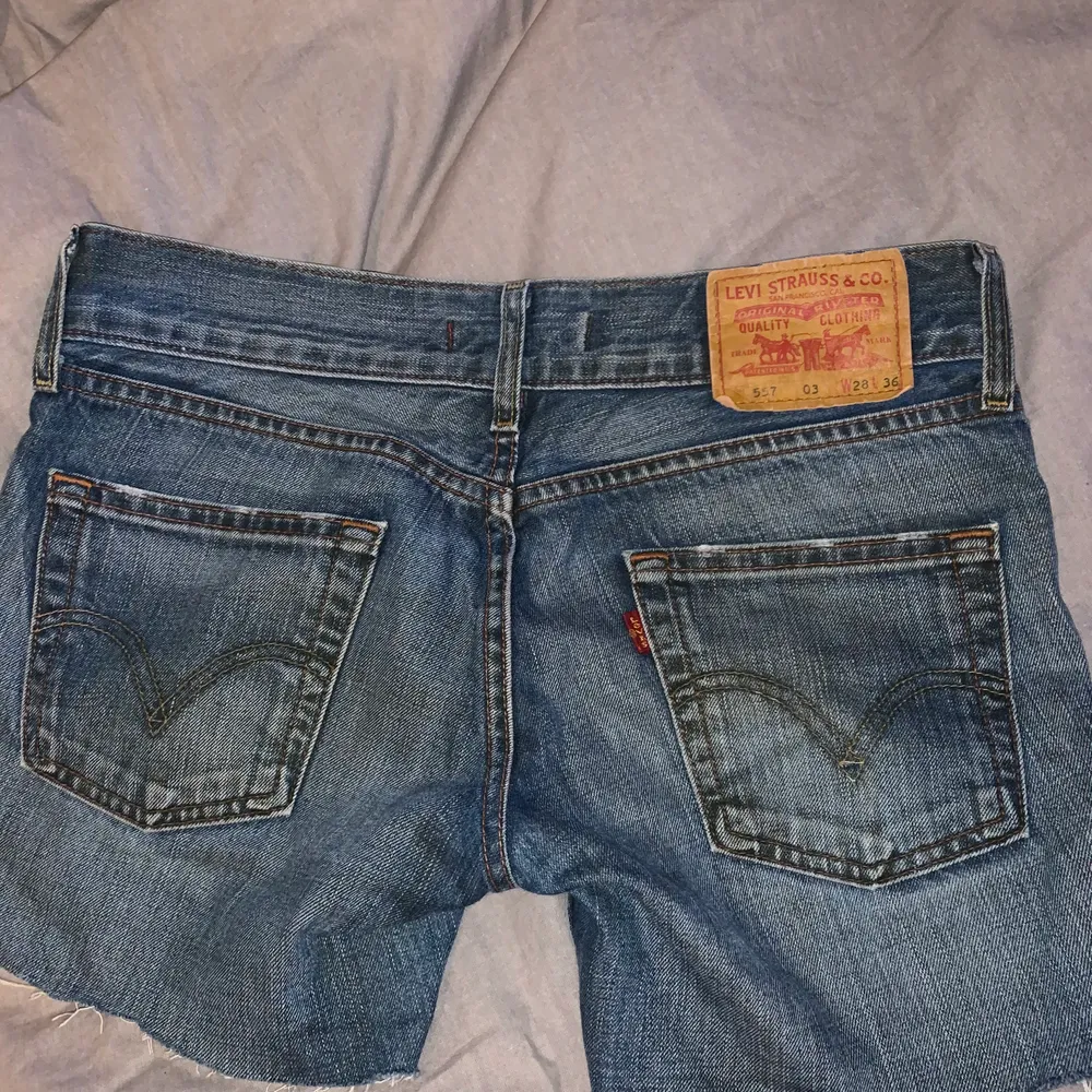 Levis jeans shorts, Square-cut straight ”Eve”. W28 L36. Aldrig använda ❤️. Shorts.