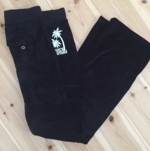  - Svarta juicy couture-mjukisbyxor 