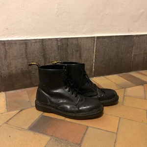 Dr Martens  - Lite slitna och smutsiga. Frakt ingår inte